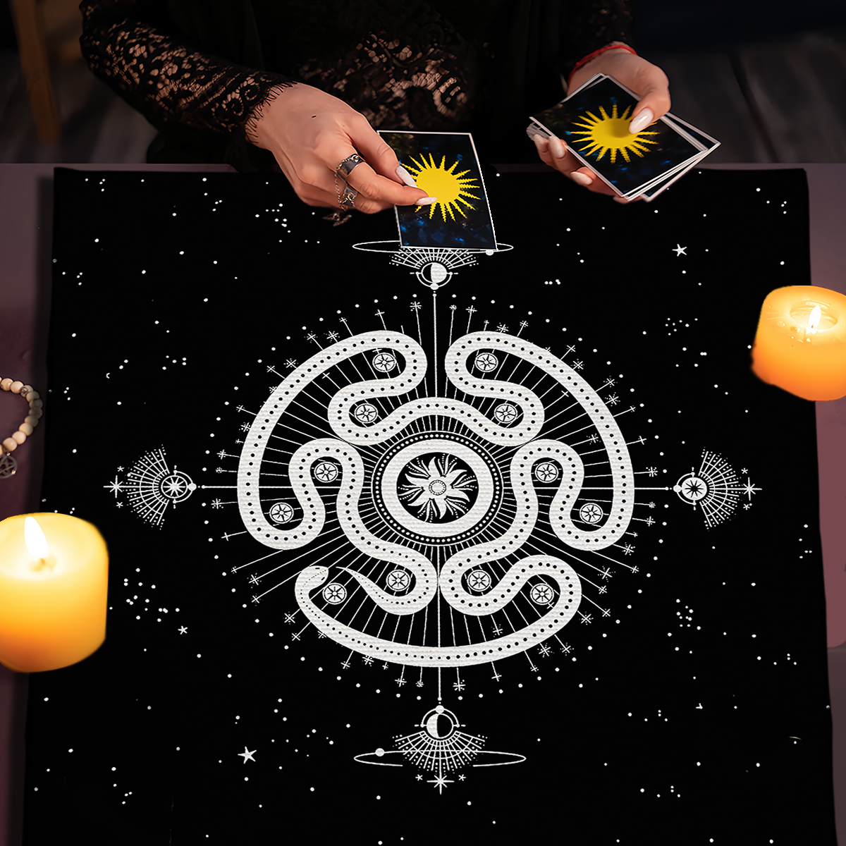 Obrus na kartę Hecatę z tarota – Board Game Hotel recenzja i cena