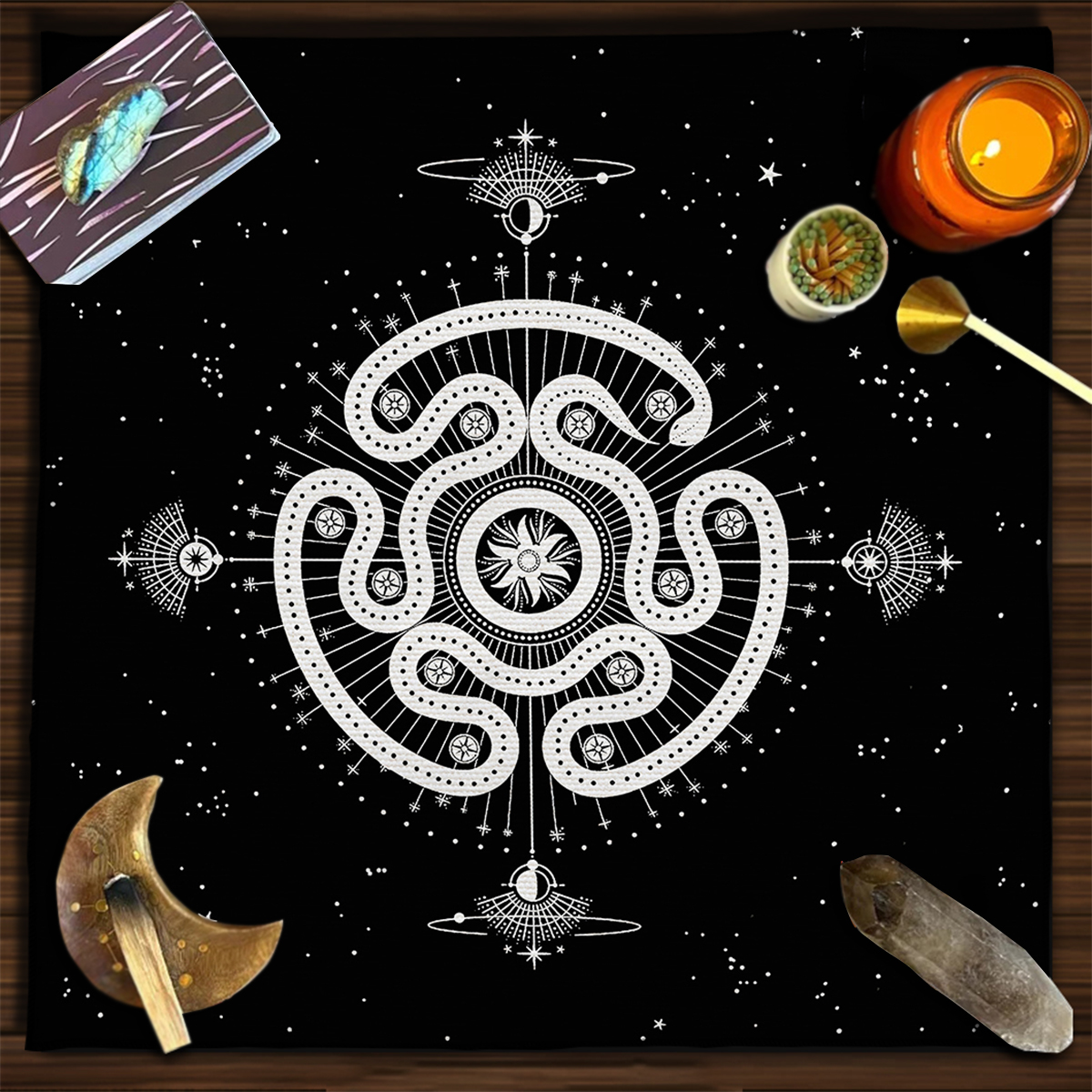 Obrus na kartę Hecatę z tarota – Board Game Hotel recenzja i cena