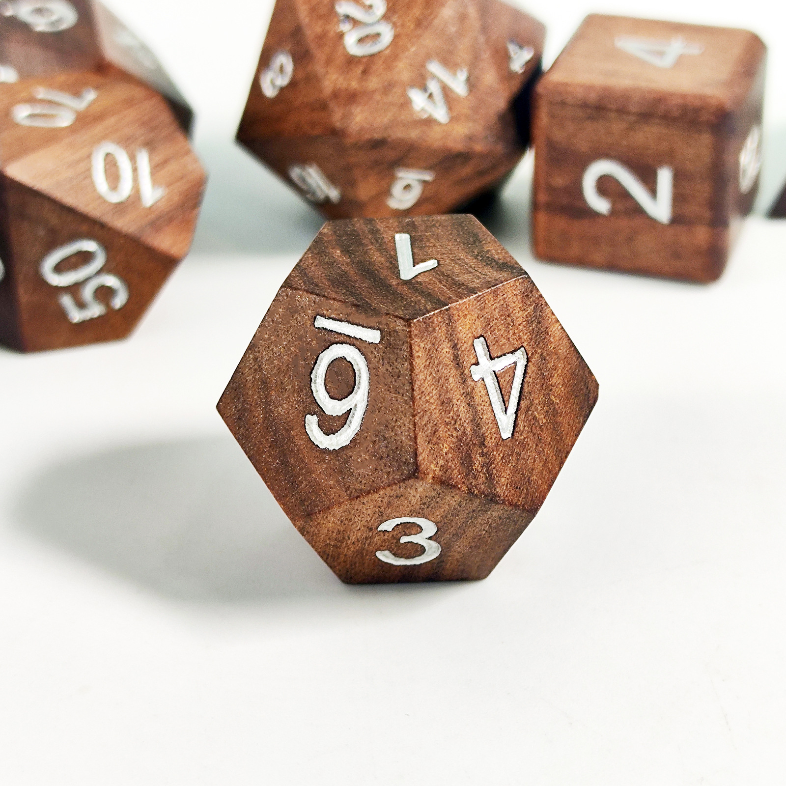 Drewniane kostki do D&D, kostk – Dice Tower Wooden recenzja i cena